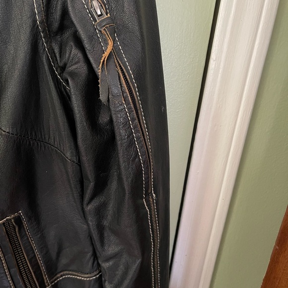 Ladies leather Harley Davidson jacket - Picture 5 of 9